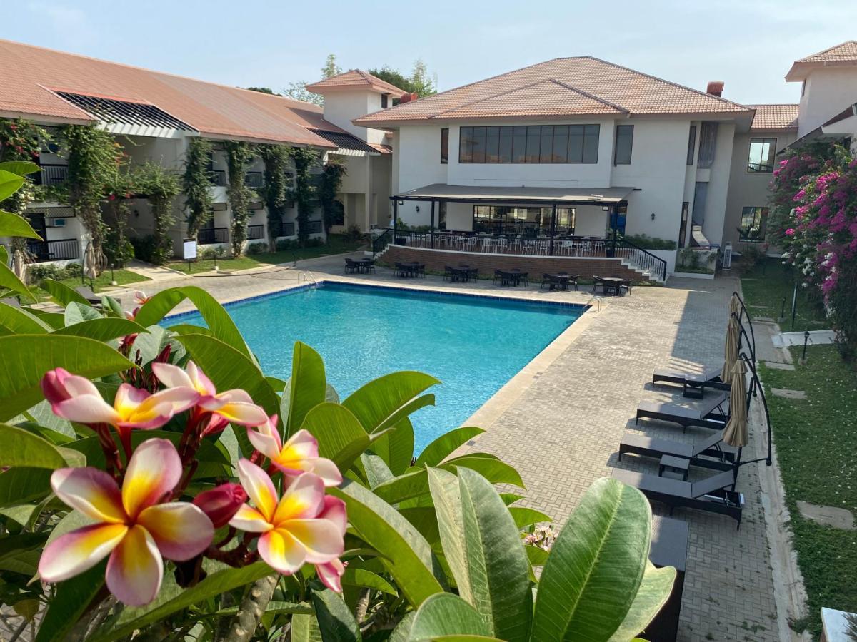 Plaza Del Norte Hotel And Convention Center Laoag Εξωτερικό φωτογραφία