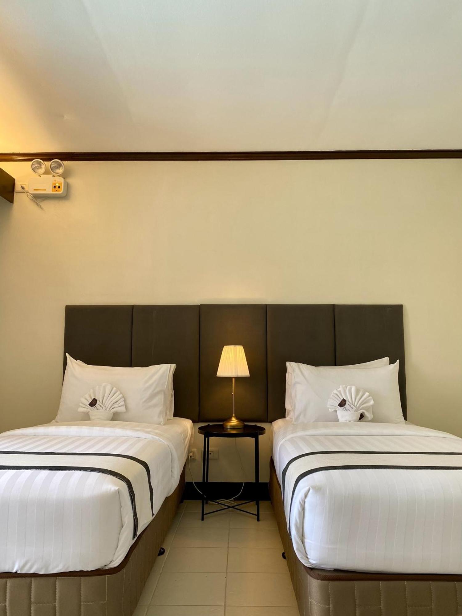 Plaza Del Norte Hotel And Convention Center Laoag Εξωτερικό φωτογραφία