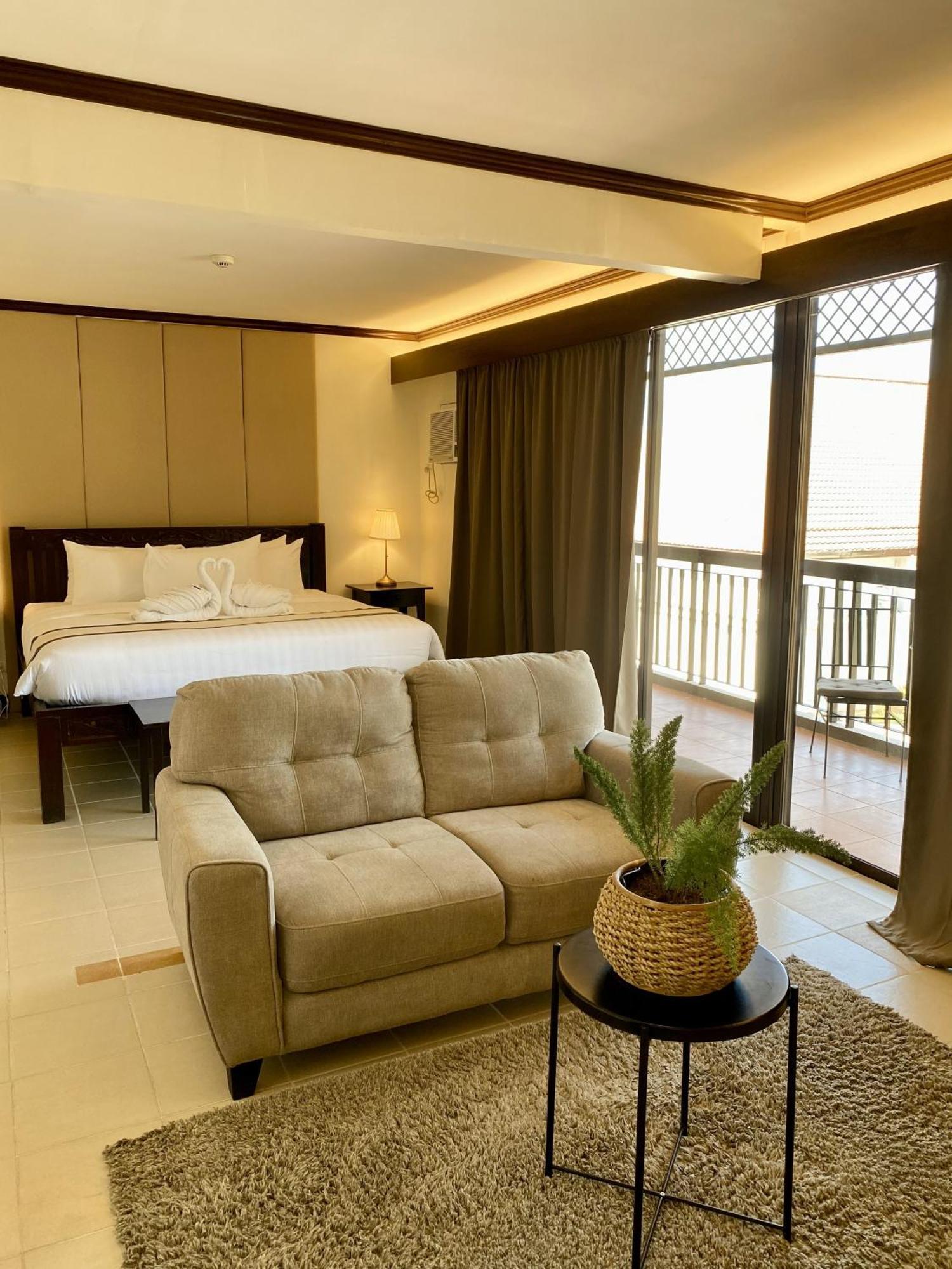 Plaza Del Norte Hotel And Convention Center Laoag Εξωτερικό φωτογραφία